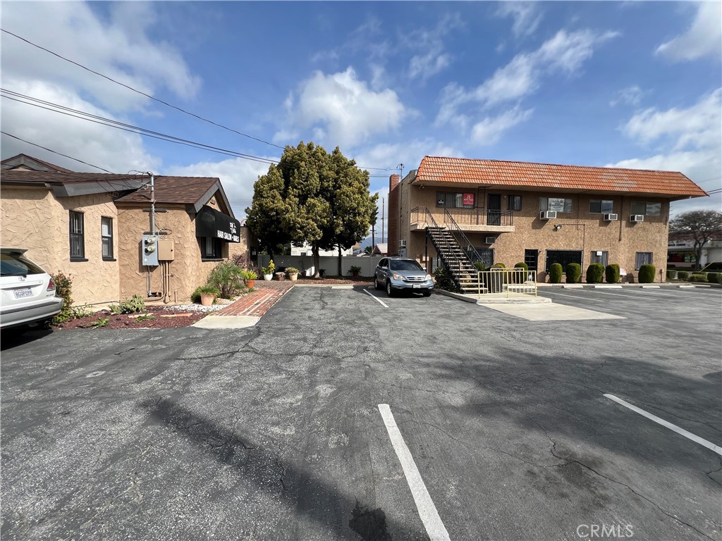 1051 N Citrus Avenue