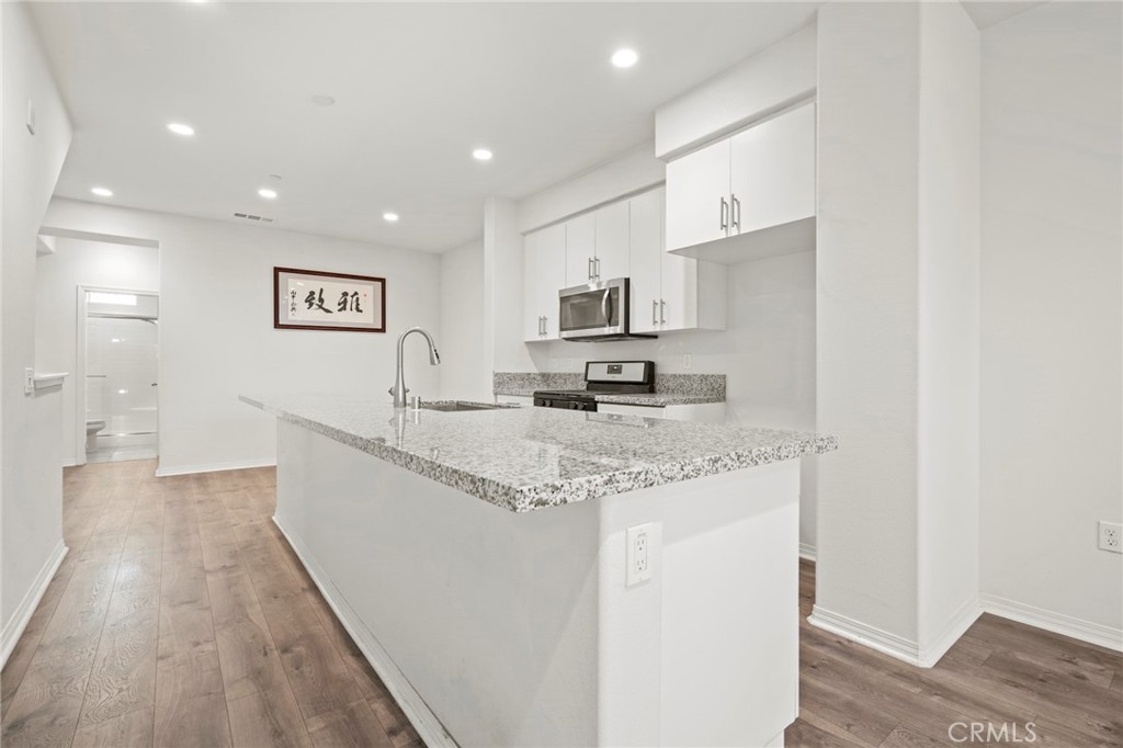 Photo 13 of 36 of 1601 W Walnut Street 59 townhome