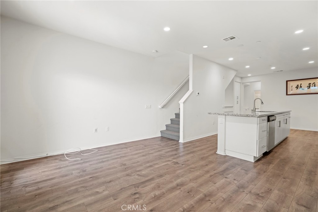 Photo 15 of 36 of 1601 W Walnut Street 59 townhome