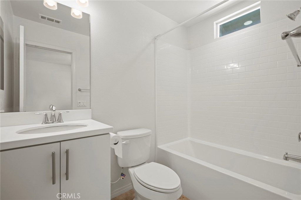 Photo 24 of 36 of 1601 W Walnut Street 59 townhome
