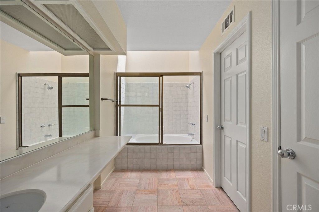 listing image 130727646413675958404