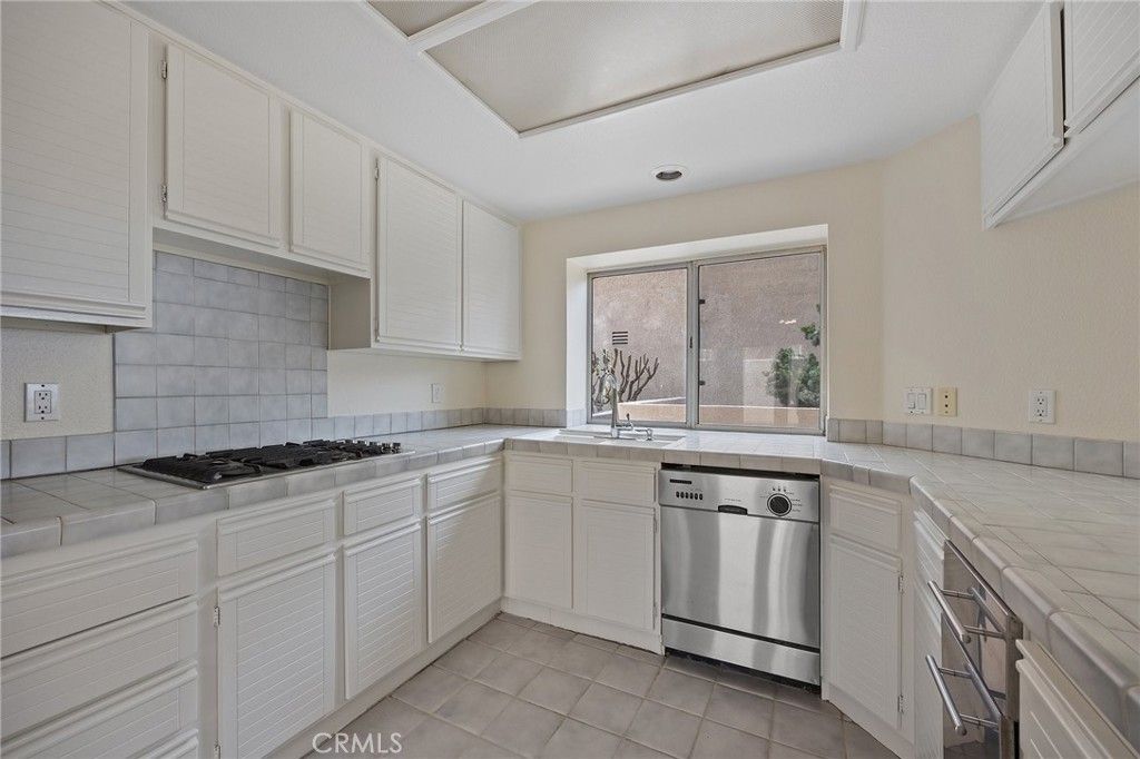 listing image 130725045904526383145