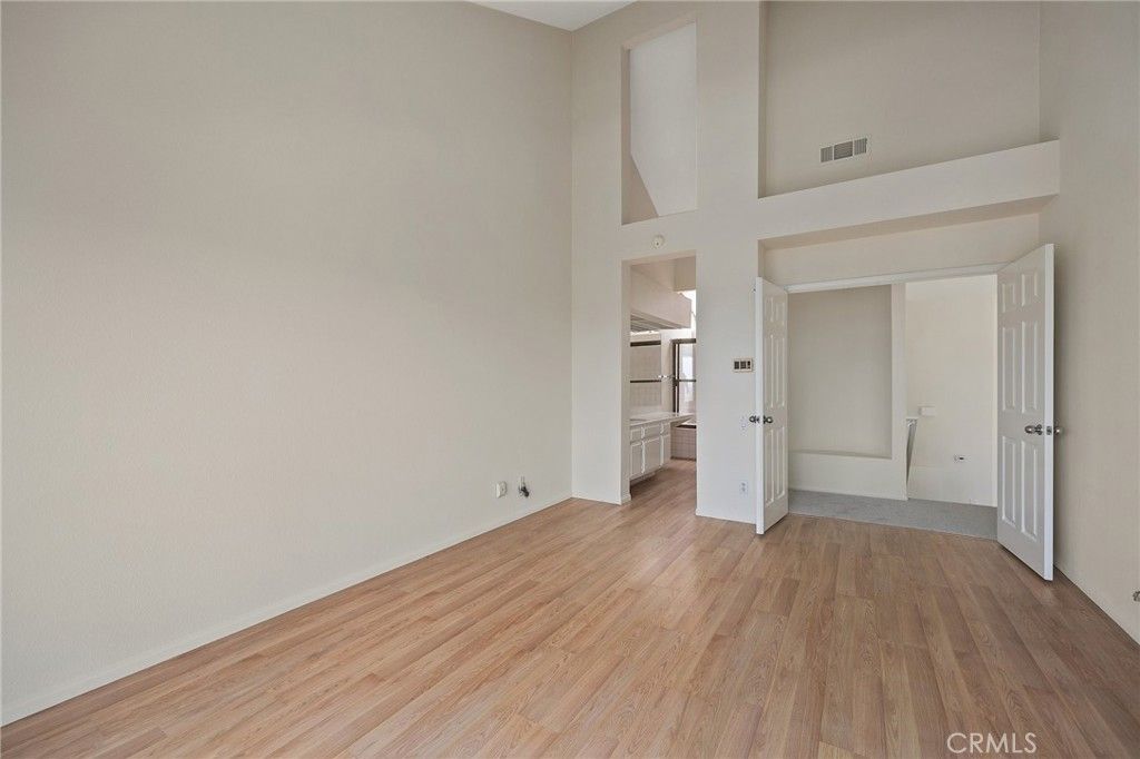 listing image 130727670363681261324