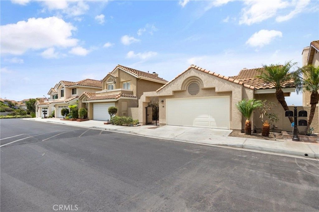 listing image 130721779570824404450