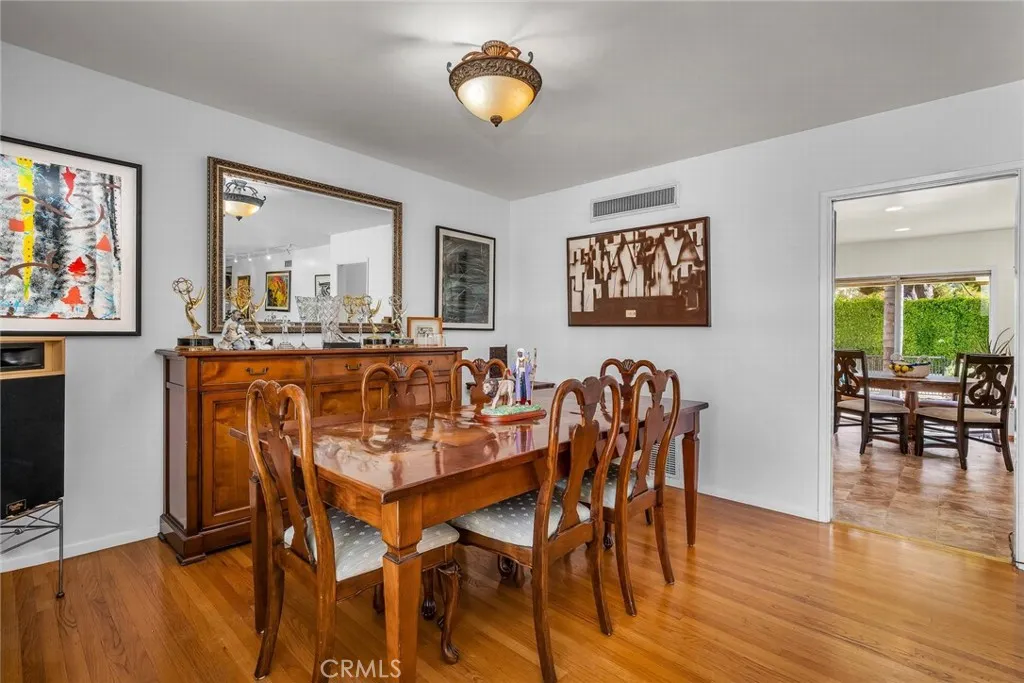 Tarzana, California 91356, United States, 4 Bedrooms Bedrooms, ,3 BathroomsBathrooms,Residential,Active,35371