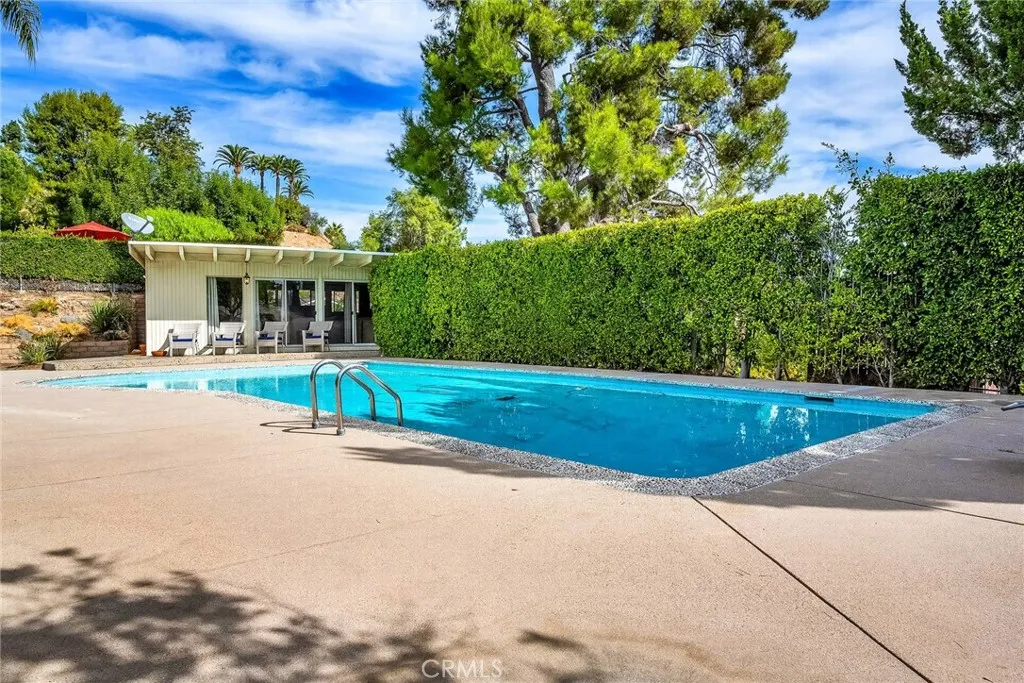 Tarzana, California 91356, United States, 4 Bedrooms Bedrooms, ,3 BathroomsBathrooms,Residential,Active,35371