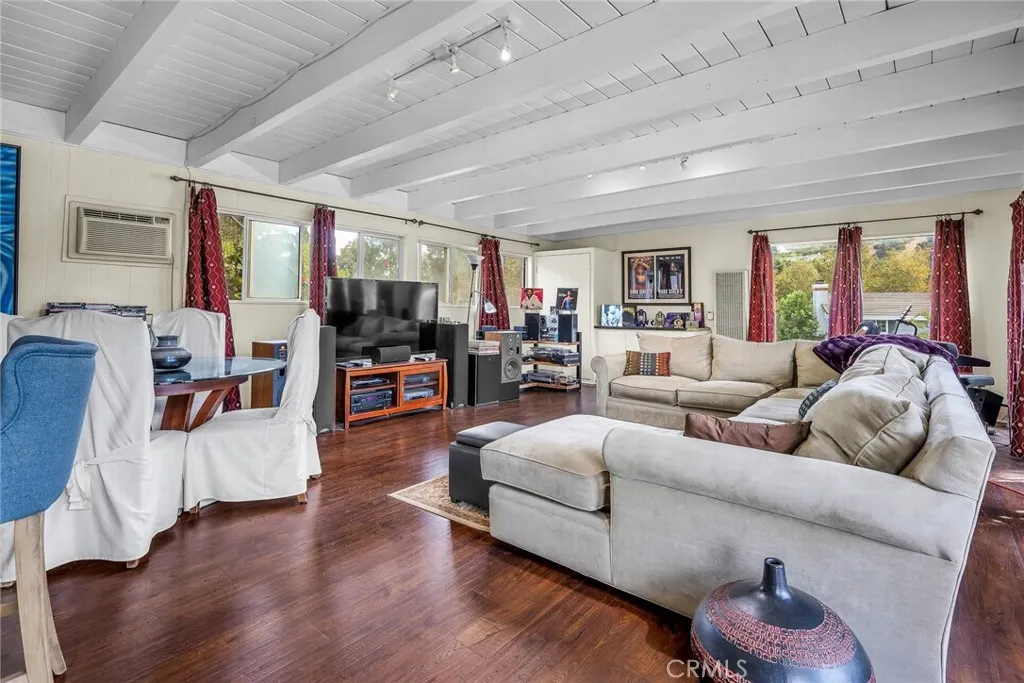 Tarzana, California 91356, United States, 4 Bedrooms Bedrooms, ,3 BathroomsBathrooms,Residential,Active,35371