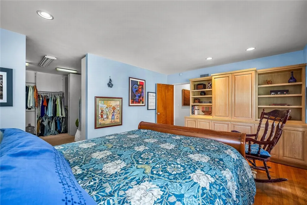 Tarzana, California 91356, United States, 4 Bedrooms Bedrooms, ,3 BathroomsBathrooms,Residential,Active,35371