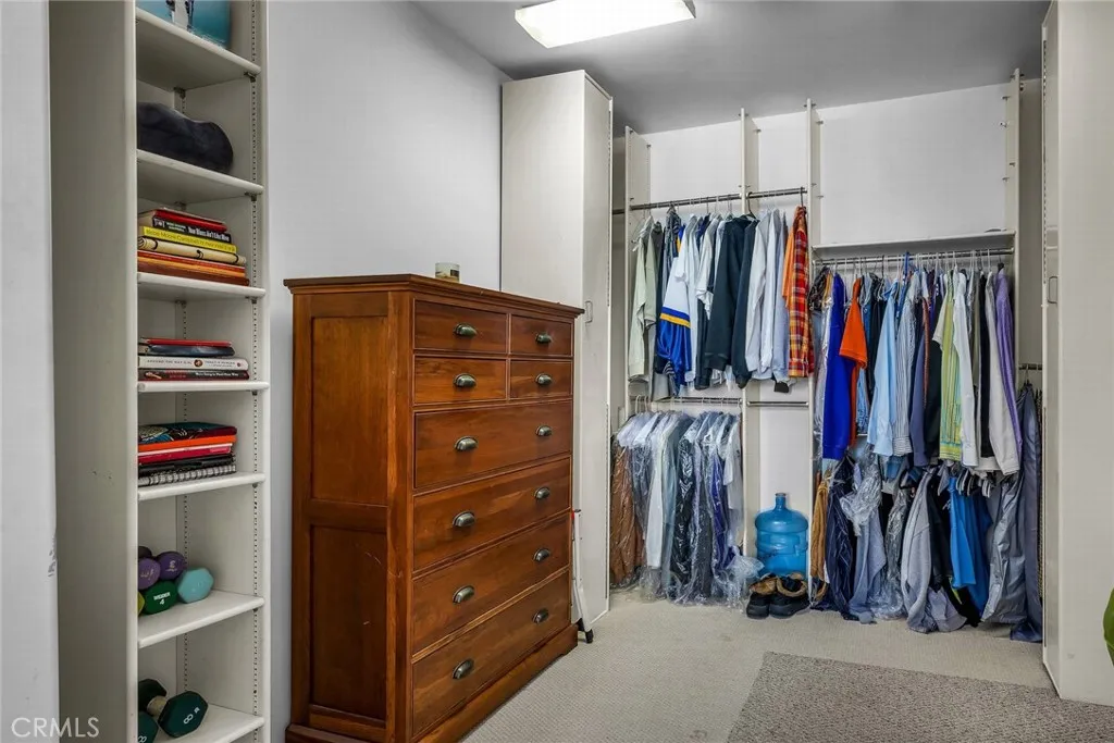 Tarzana, California 91356, United States, 4 Bedrooms Bedrooms, ,3 BathroomsBathrooms,Residential,Active,35371