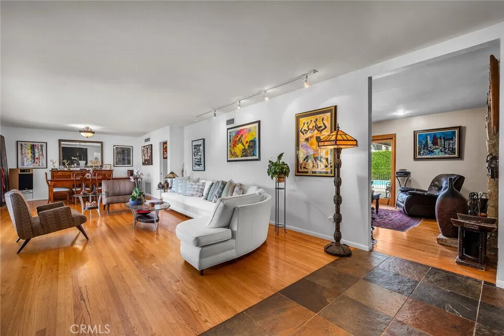 Tarzana, California 91356, United States, 4 Bedrooms Bedrooms, ,3 BathroomsBathrooms,Residential,Active,35371