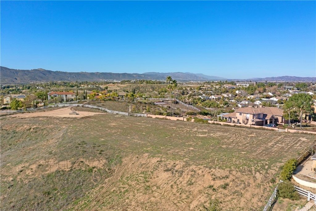 listing image 130720768446936269416