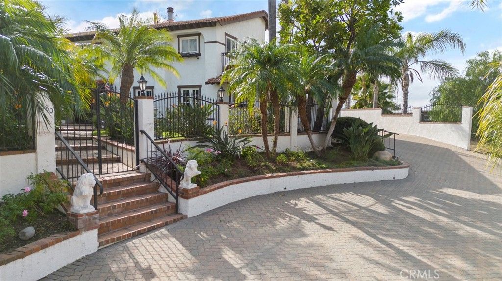 listing image 130724455277623811359