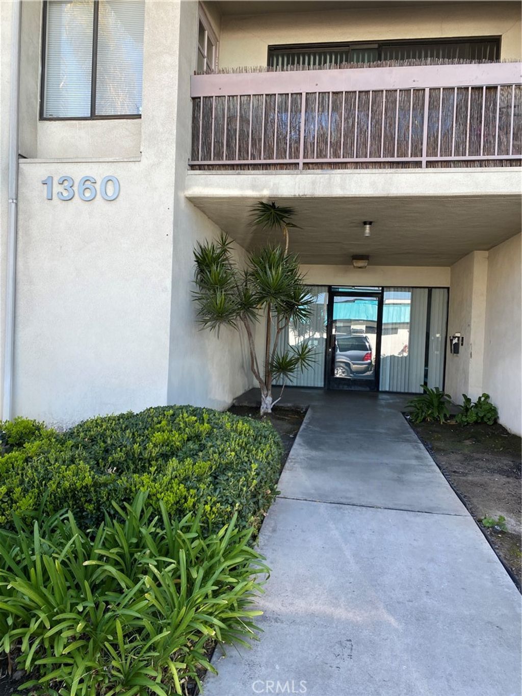 listing image 0