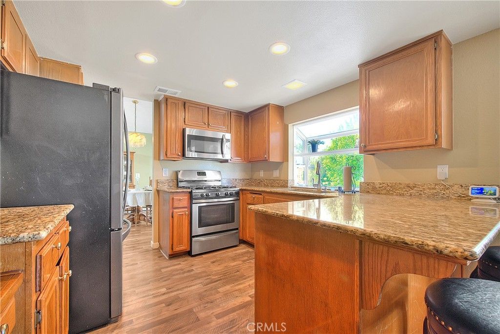 listing image 130723417752443925462