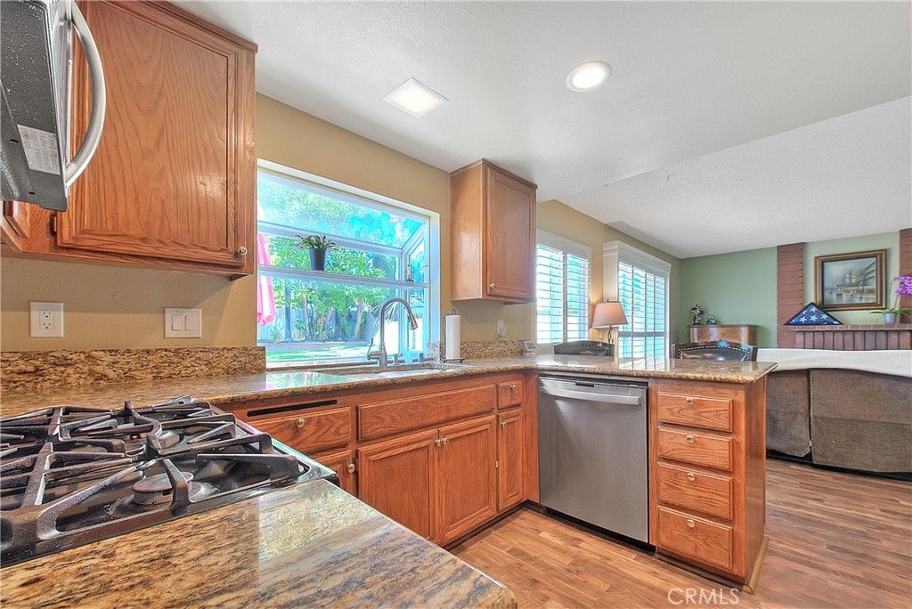 listing image 130725066905387154830