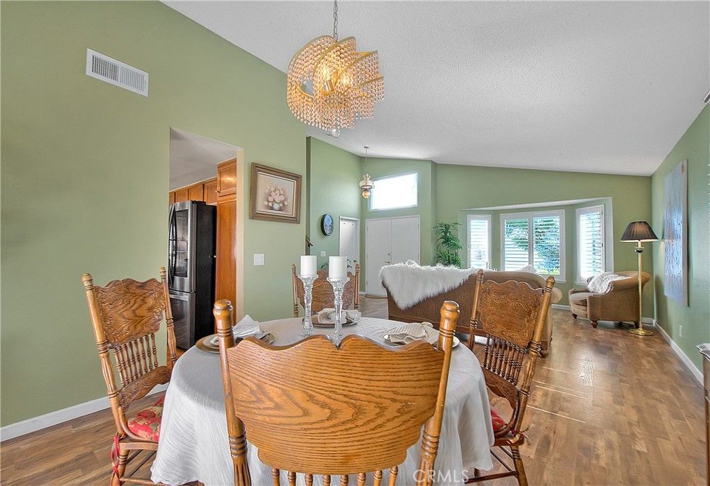 listing image 130725358140562275561