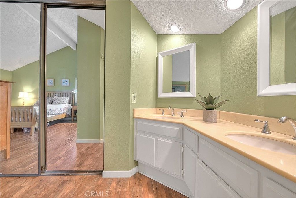 listing image 130725558575035587235