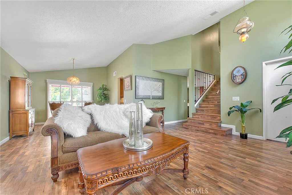 listing image 130726020338833595345