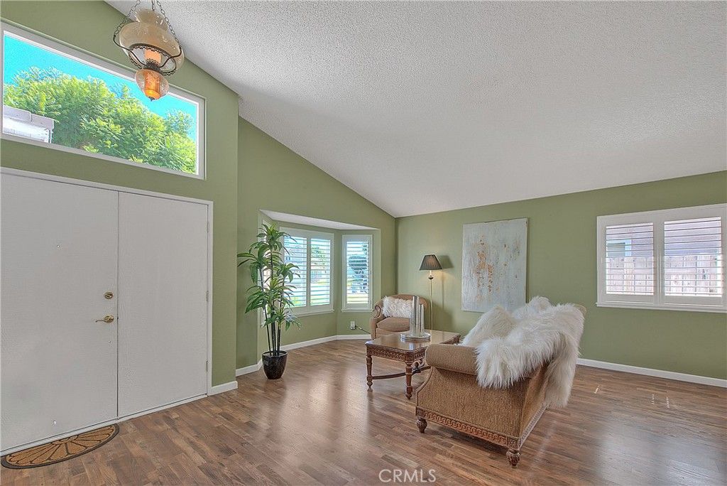listing image 130729043618536918424