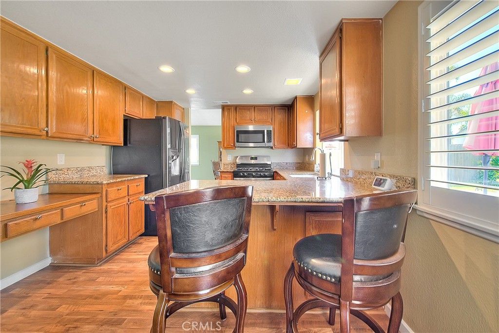 listing image 130720642534867922573