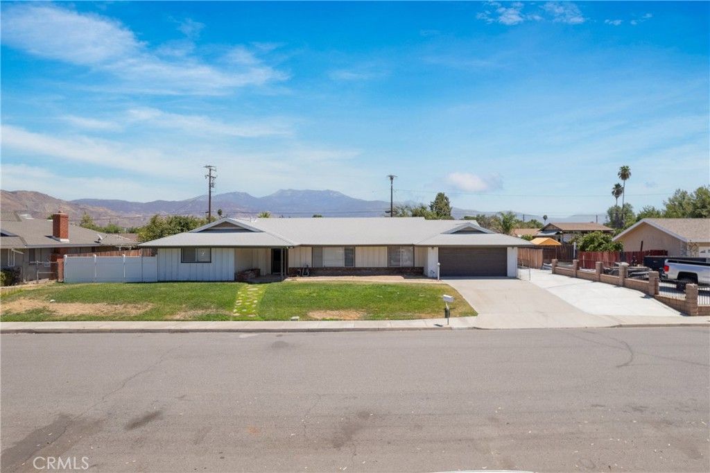 listing image 130724497373895912352