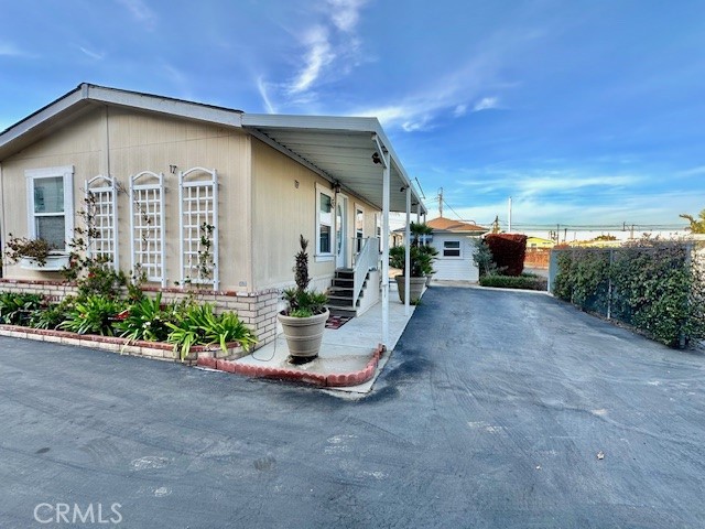 1660 Whittier Avenue 17