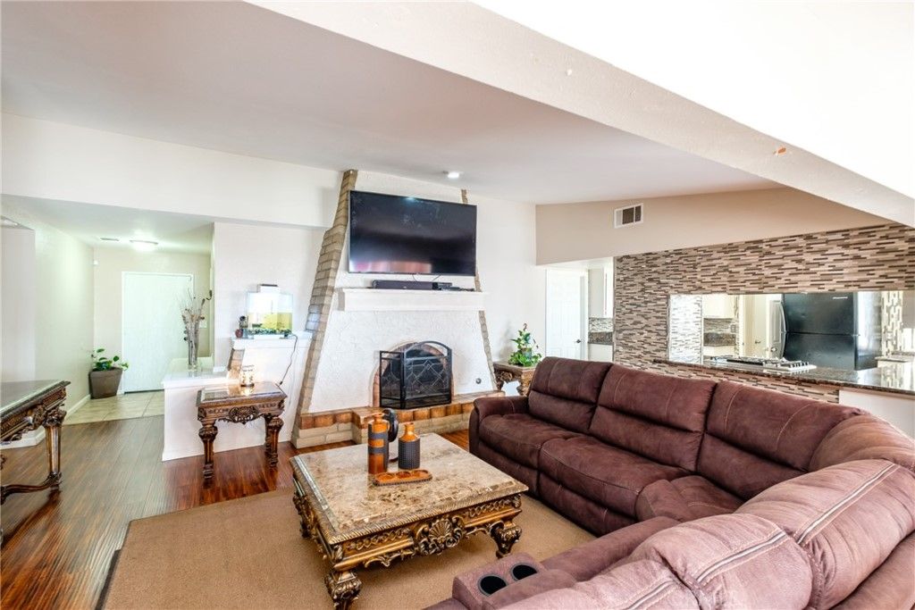 listing image 130728037648885065725