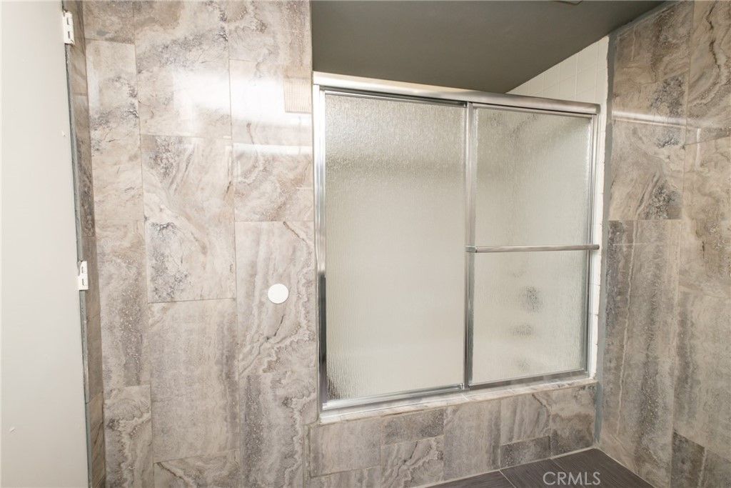 listing image 130728244495158315637