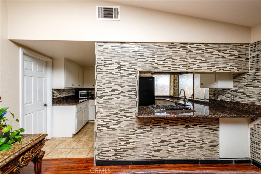listing image 130727504076974172275