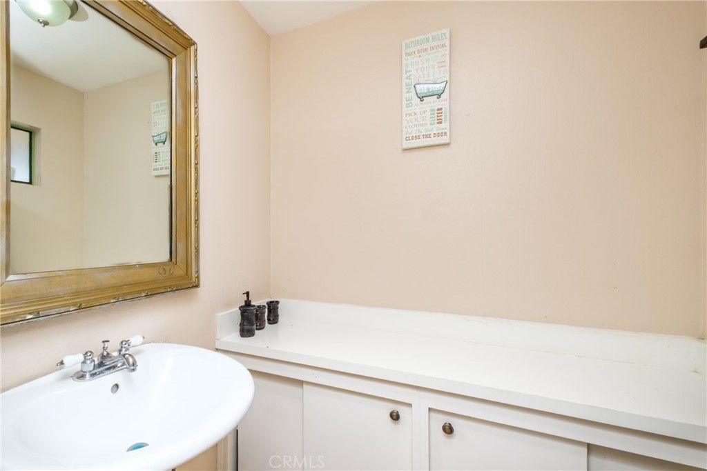 listing image 130722230289295846437