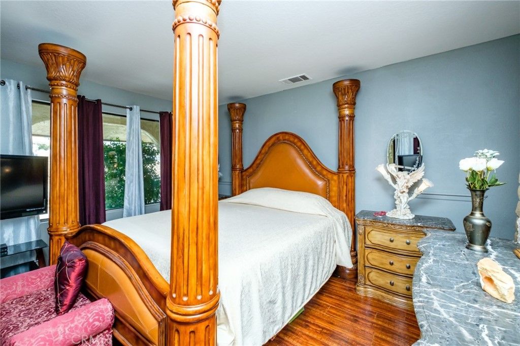 listing image 130728048430426533975