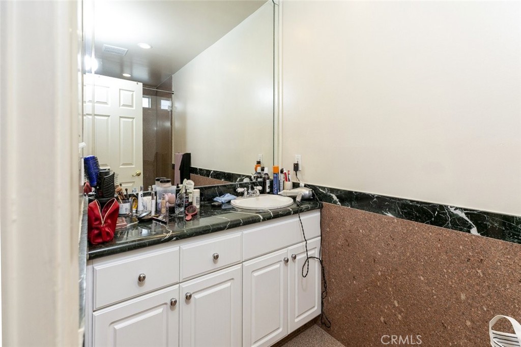 Properties 4 7935 Hazeltine Avenue