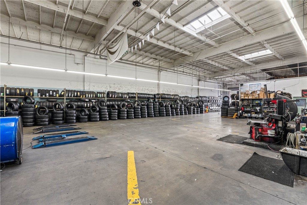 400 W Alondra Boulevard