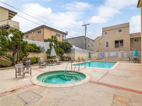 A home in El Segundo