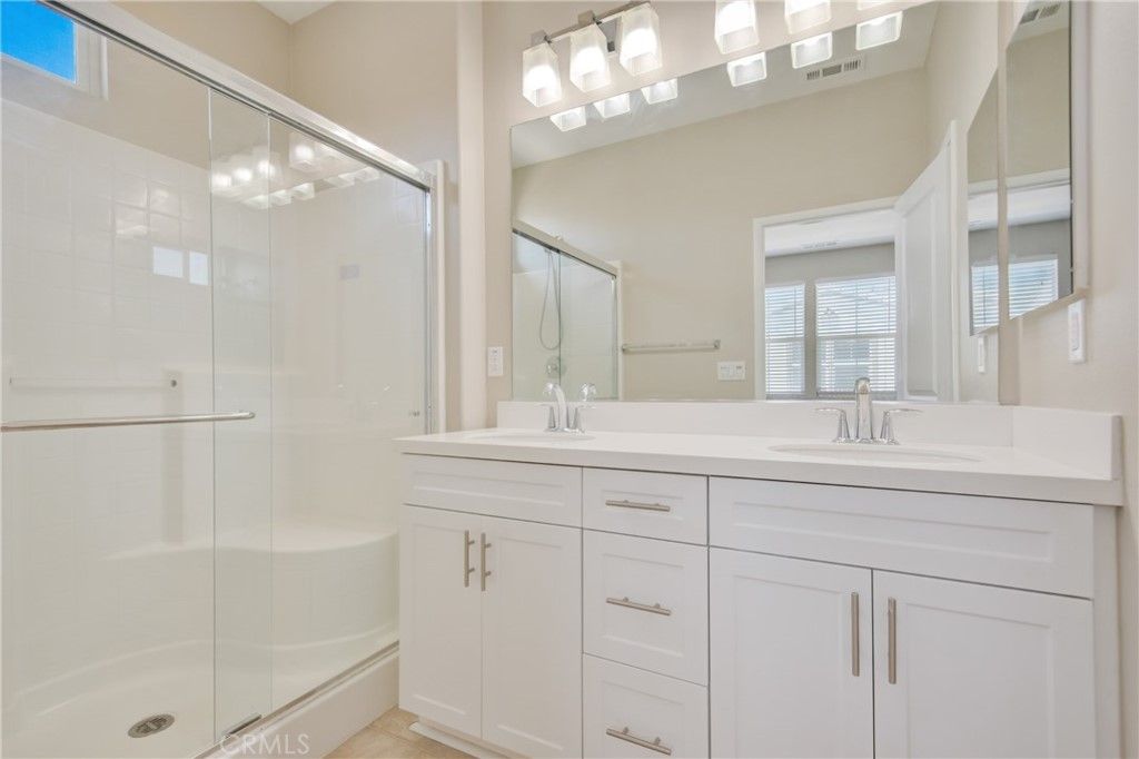 listing image 130725782728411131239