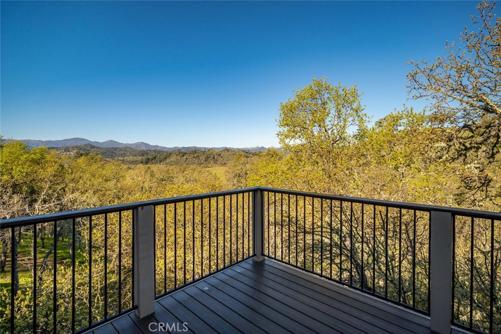 2493 Captains Walk