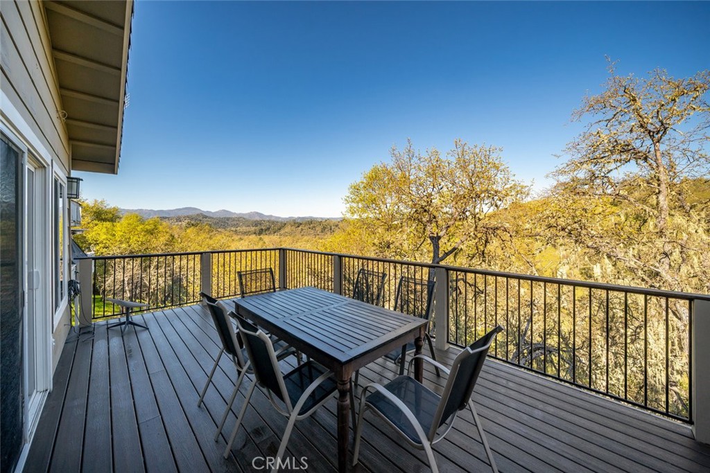2493 Captains Walk