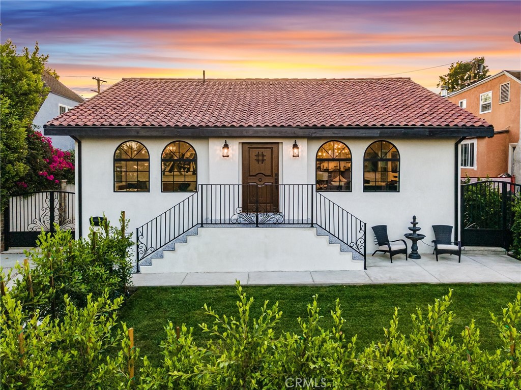 View Los Angeles, CA 90019 house