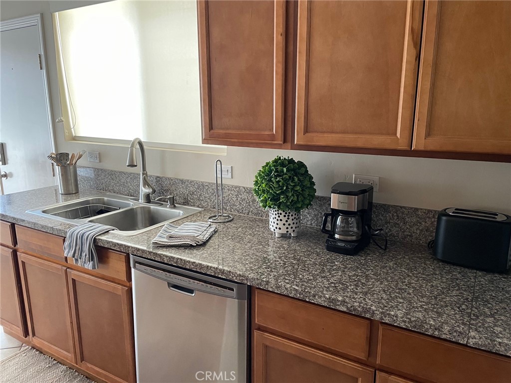 Corona del Mar South of PCH (CDMS) - Residential Income