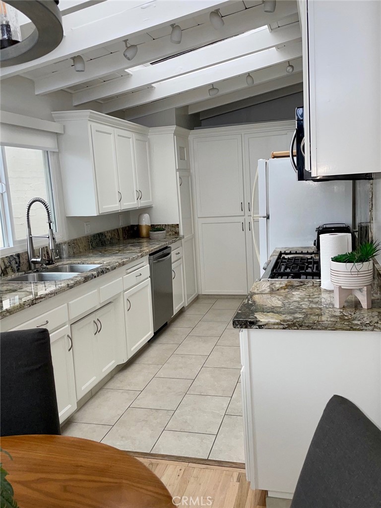 Corona del Mar South of PCH (CDMS) - Residential Income