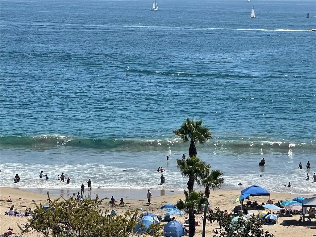 Corona del Mar South of PCH (CDMS) - Residential Income