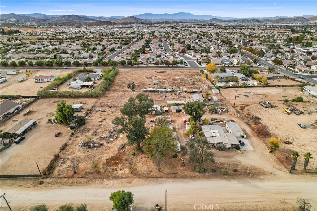 30581 Old Windmill rd features a 1,646 sq ft 3 bedroom 2 bathroom 433A certified Manufactured home on a permanent foundation on a 4.7 acre lot, located in the "Community Core" of Menifee's Economic Development Corridor. There is development potential & the neighboring properties: 30525 Old Windmill rd, 27321 La Piedra rd, 30550 Stern dr, 30645 Old Windmill rd, 30620 Old Windmill rd & 30640 Old Windmill rd are listed for sale as well.