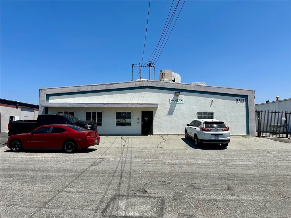 Open Warehouse space with approximately 90/10 split warehouse to office, 12 foot high clear, private yard in back with side yard. Easy access to 10 and 60 Freeways.