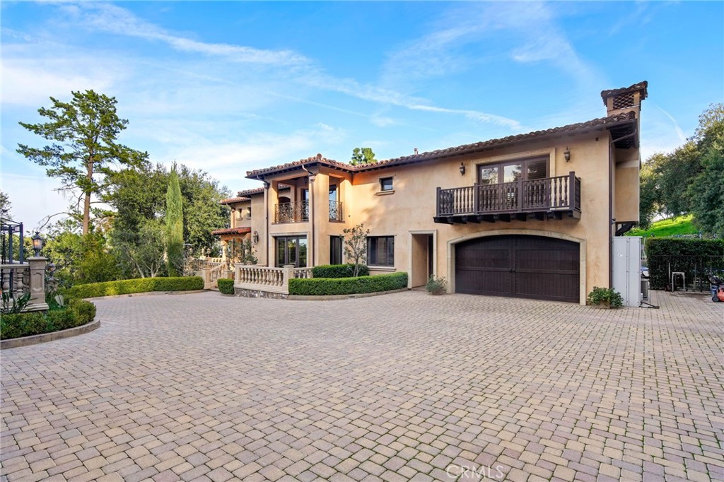 Properties 3 3930 Royal Oak Place