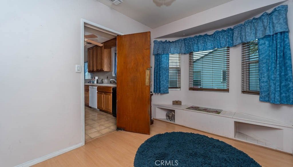 listing image 130720642318674536467