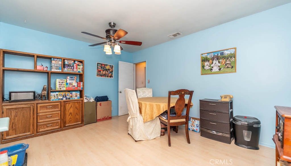 listing image 130725810078639238845