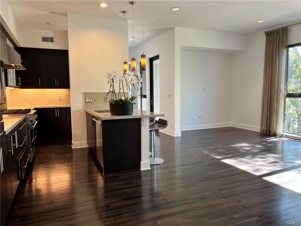 402 Rockefeller 212