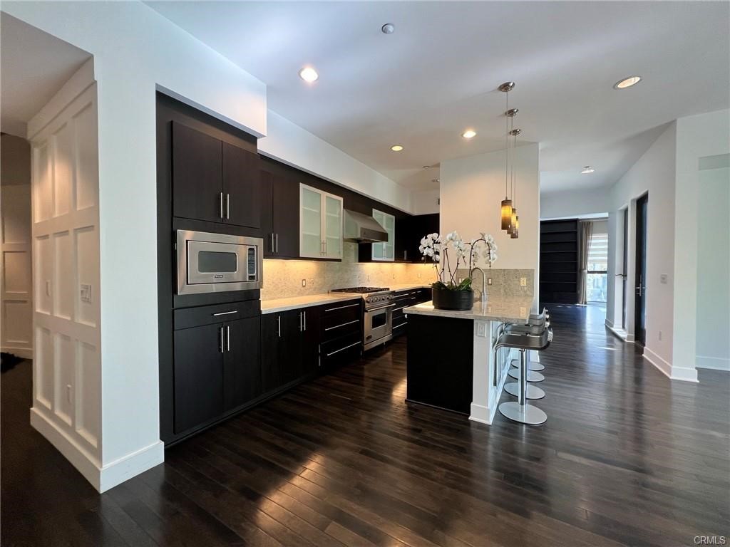 402 Rockefeller 212