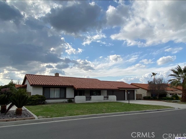 Nestled in a quiet cul de sac, sits this spacious custom built home in desirable East Hemet neighborhood with 2184 square feet living space on a 1/4 acre lot, 3 car garage, covered patio, RV access and parking, and a detached tiled roof work shop. Yard has plenty of room to build a sparkling pool, kids to play and/or entertaining. Don't miss out on this opportunity!