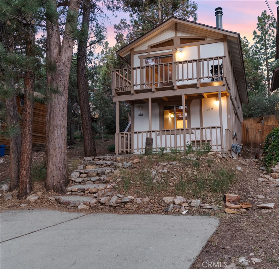Price Improvement ! MAKE IT YOUR GETAWAY, ENJOY THIS 2 BEDROOM 2 BATH WITH LAUNDRY ROOM IN LOWER LEVEL ... SCHOOL, PARK AND STORE CLOSE BY